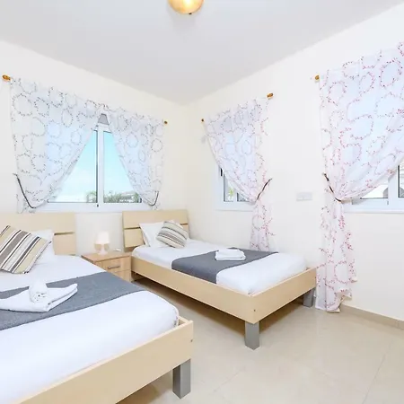 Blue Water Bay Vila Paralimni